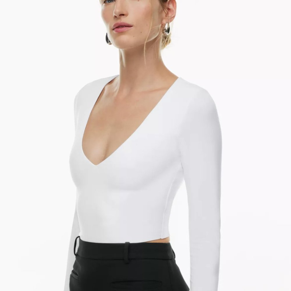 Babaton Contur V-Neck Long Sleeve
